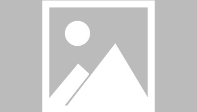 55岁窦唯已迁居阿那亚，骑电动车，背帆布包，陪妈妈去市场买菜