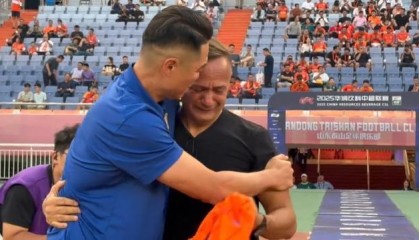 好久不见，泰山队史首位外援巴力斯塔观战京鲁大战并激动落泪